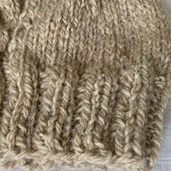 Handmade 🇨🇦 NWOT Hand Knit Alpaca Cable Toque - Picture 3 of 4